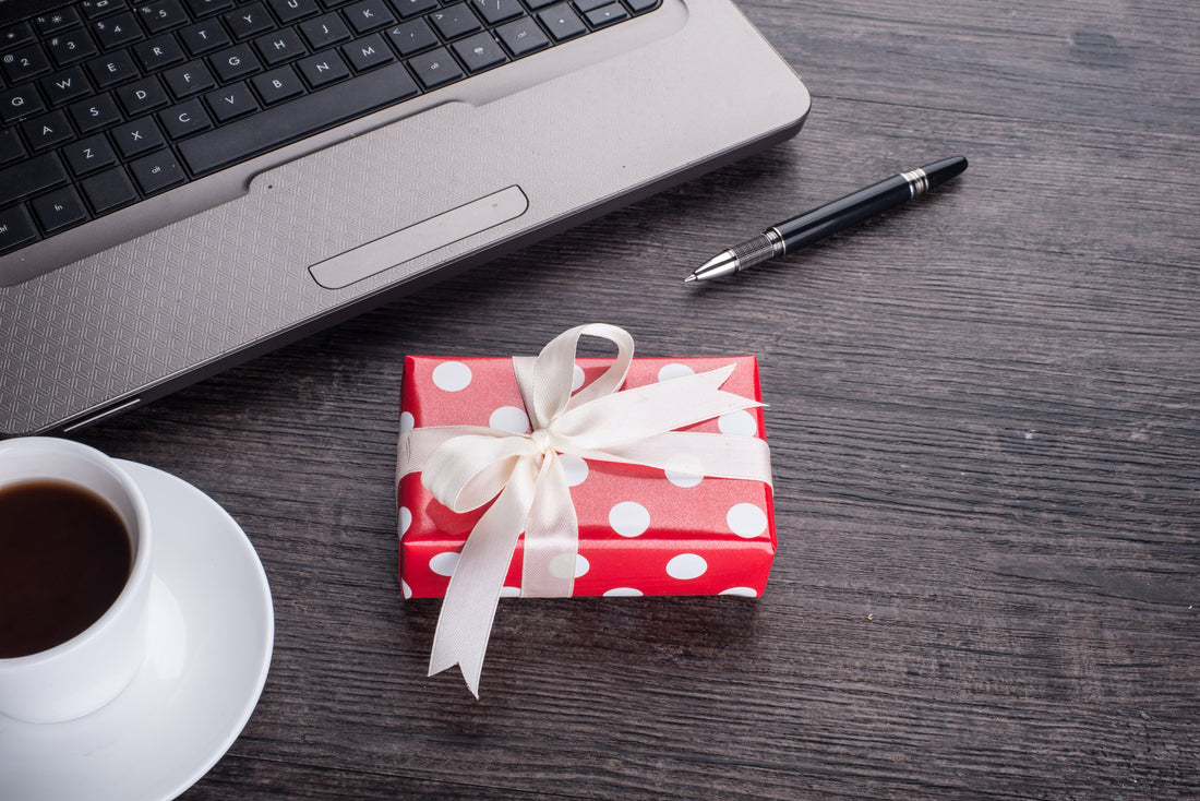 6 Custom Corporate Gift Ideas to Impress Clients and Appreciate Employees